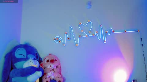 Snapshot of violeta_r_01 chatting on 9, 6, 2026 violeta_r_01 online show from 9, 6, 2026