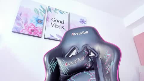 Snapshot of violeta_ruizz chatting on 7, 2, 2026 Violeta Ruiz online show from 7, 2, 2026