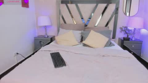 violetaa_moore online show from 6, 6, 2026