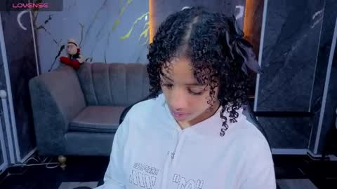 Snapshot of violeth_b chatting on 17, 4, 2026 violeth_b online show from 17, 4, 2026