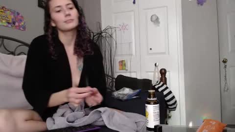 Violet Hooper online show from 14, 1, 2025