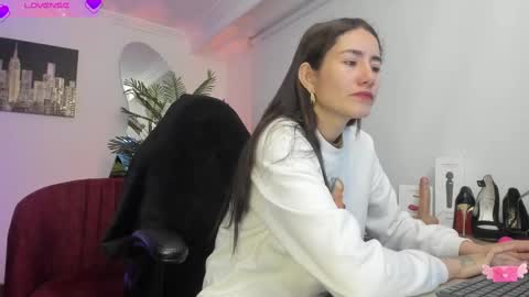 Snapshot of violetparkker chatting on 17, 2, 2025 violetparkker online show from 17, 2, 2025