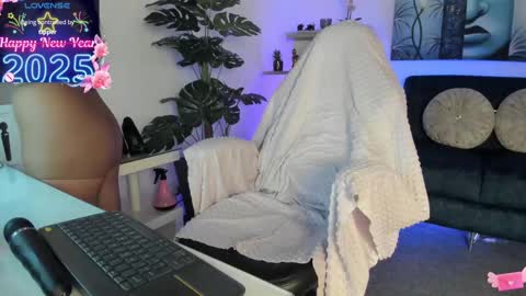 Snapshot of violetparkker chatting on 3, 3, 2025 violetparkker online show from 3, 3, 2025