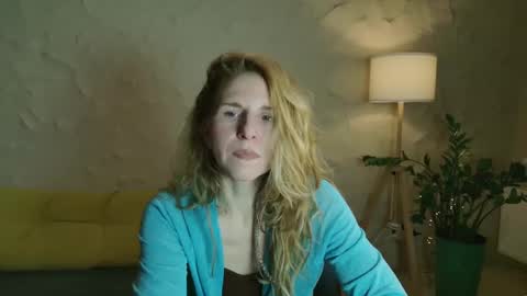 Snapshot of violetplath chatting on 3, 3, 2025 Violet next stream December 6 online show from 3, 3, 2025