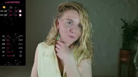 Snapshot of violetplath chatting on 15, 11, 2025 Violet next stream December 6 online show from 15, 11, 2025