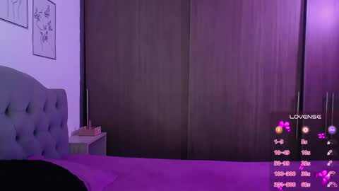 violett  Independent model online show from 9, 3, 2026