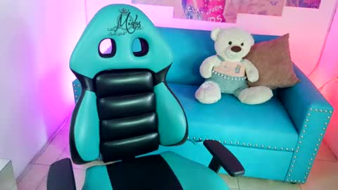 Snapshot of violetta_m_ chatting on 8, 7, 2026 Violeta online show from 8, 7, 2026