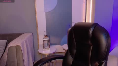 Violett Castel online show from 13, 11, 2025