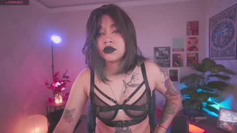 JULIE UWU online show from 1, 2, 2026