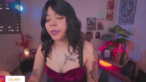 JULIE UWU online show from 5, 4, 2026