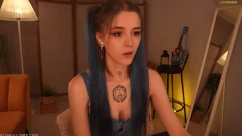 Snapshot of violettessa chatting on 22, 10, 2025 violettessa online show from 22, 10, 2025