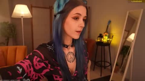 Snapshot of violettessa chatting on 23, 10, 2025 violettessa online show from 23, 10, 2025