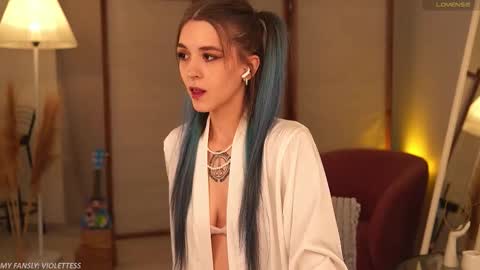 Snapshot of violettessa chatting on 18, 11, 2025 violettessa online show from 18, 11, 2025