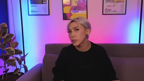 Violet online show from 10, 4, 2026