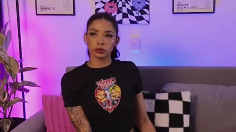 Snapshot of violettgrey_ chatting on 19, 7, 2026 Violet online show from 19, 7, 2026