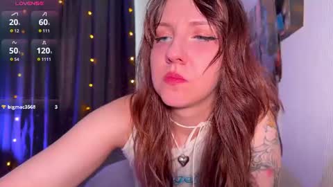 Snapshot of violettmo0n chatting on 15, 7, 2026 Next stream 1522026 400 GMT 3 online show from 15, 7, 2026