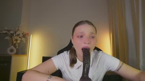 Snapshot of viollasinzz chatting on 22, 6, 2026 Violla online show from 22, 6, 2026
