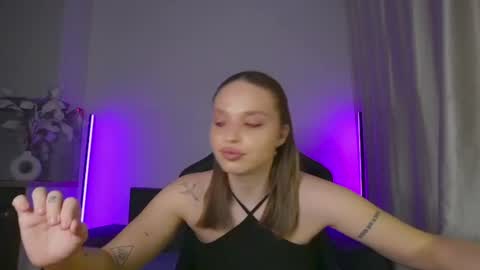 Snapshot of viollasinzz chatting on 25, 6, 2026 Violla online show from 25, 6, 2026
