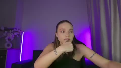 Snapshot of viollasinzz chatting on 10, 7, 2026 Violla online show from 10, 7, 2026