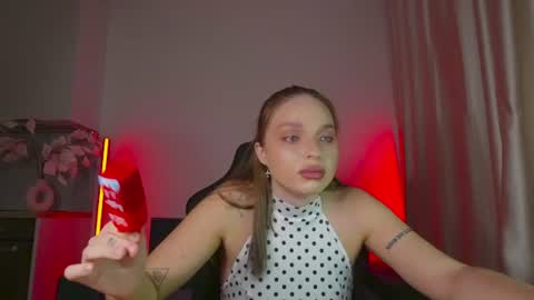 Snapshot of viollasinzz chatting on 27, 7, 2026 Violla online show from 27, 7, 2026