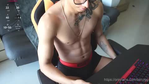 Snapshot of vito_benz chatting on 19, 12, 2025 VITO BENZ online show from 19, 12, 2025