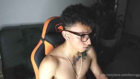 Snapshot of vito_benz chatting on 20, 12, 2025 VITO BENZ online show from 20, 12, 2025