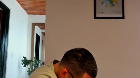 Vito Ferrer online show from 17, 1, 2025