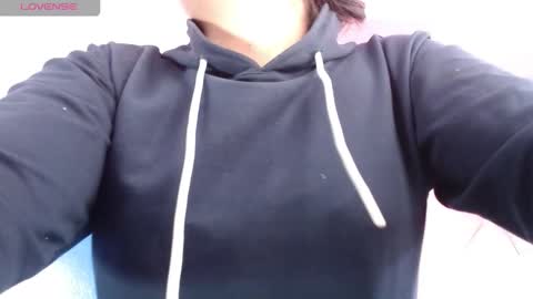 Snapshot of vitoria23_ chatting on 17, 11, 2025 victoria 3 online show from 17, 11, 2025