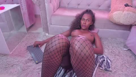 Snapshot of vivi_cooper chatting on 3, 12, 2024 vivi cooper online show from 3, 12, 2024