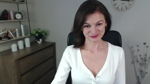 Vivian online show from 12, 12, 2024