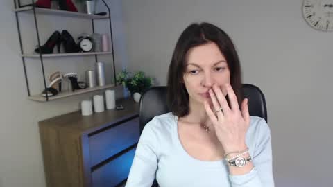 Vivian online show from 10, 2, 2025