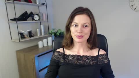 Vivian online show from 24, 2, 2025