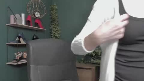 Vivian online show from 14, 11, 2025