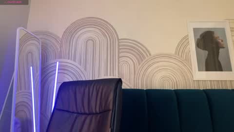 Vivian Evans online show from 9, 4, 2026