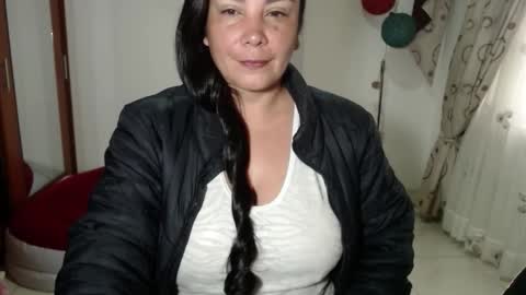 Snapshot of vivian_milf_paint chatting on 3, 2, 2026 vivian_milf_paint online show from 3, 2, 2026