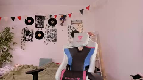 vivian_qwerty online show from 1, 2, 2025