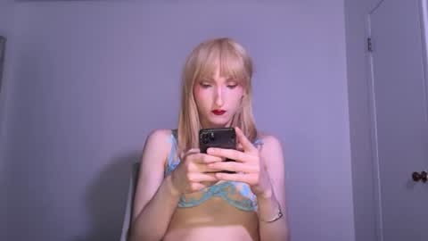 Snapshot of vivianlayxxx chatting on 17, 6, 2026 vivian layy online show from 17, 6, 2026
