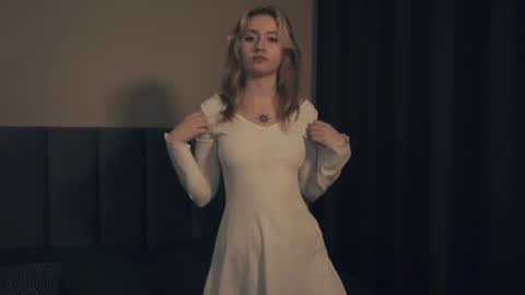 Nelly and Mari online show from 4, 3, 2025