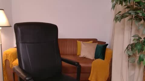 Vivienne online show from 15, 10, 2025