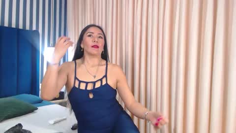 Snapshot of viviennerosette chatting on 18, 11, 2025 Vivian online show from 18, 11, 2025