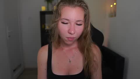 Snapshot of vivienvance18 chatting on 16, 6, 2026 VivienVance online show from 16, 6, 2026