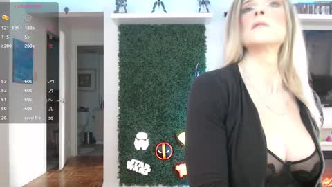 Snapshot of vixen_lockheart chatting on 2, 11, 2025 Vixen online show from 2, 11, 2025