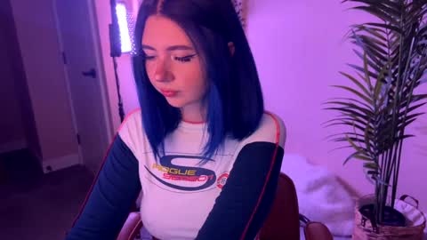 Polly  Online mostly at 9pm-2am UK Time online show from 5, 2, 2026