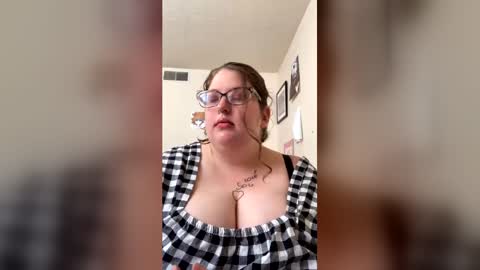 Snapshot of vovianxoxo chatting on 30, 6, 2026 Vivian online show from 30, 6, 2026