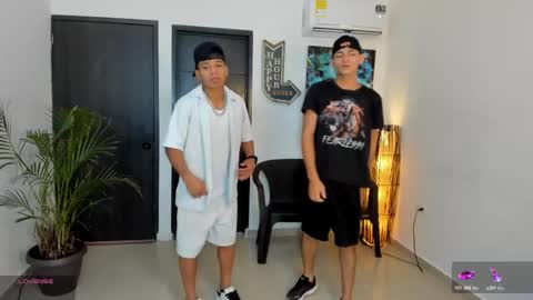 voyeurism_guys online show from 9, 11, 2025