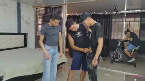 Snapshot of voyeurism_guys chatting on 15, 6, 2026 voyeurism_guys online show from 15, 6, 2026