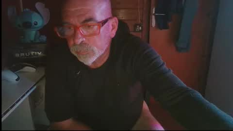 Snapshot of vuda77 chatting on 9, 10, 2025 oscar online show from 9, 10, 2025