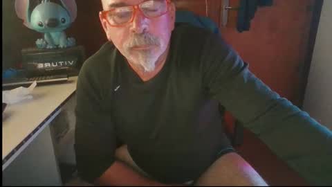 Snapshot of vuda77 chatting on 3, 11, 2025 oscar online show from 3, 11, 2025