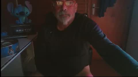 Snapshot of vuda77 chatting on 8, 11, 2025 oscar online show from 8, 11, 2025