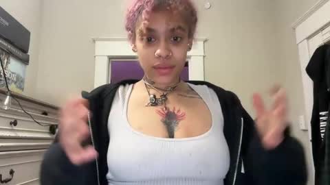 Snapshot of vveejay48826 chatting on 27, 10, 2025 vveejay online show from 27, 10, 2025